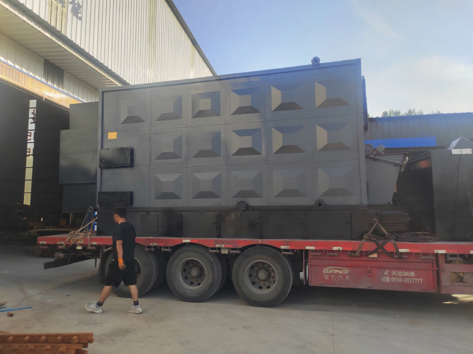 自動鏈條爐排4噸生物質鍋爐發(fā)貨現場